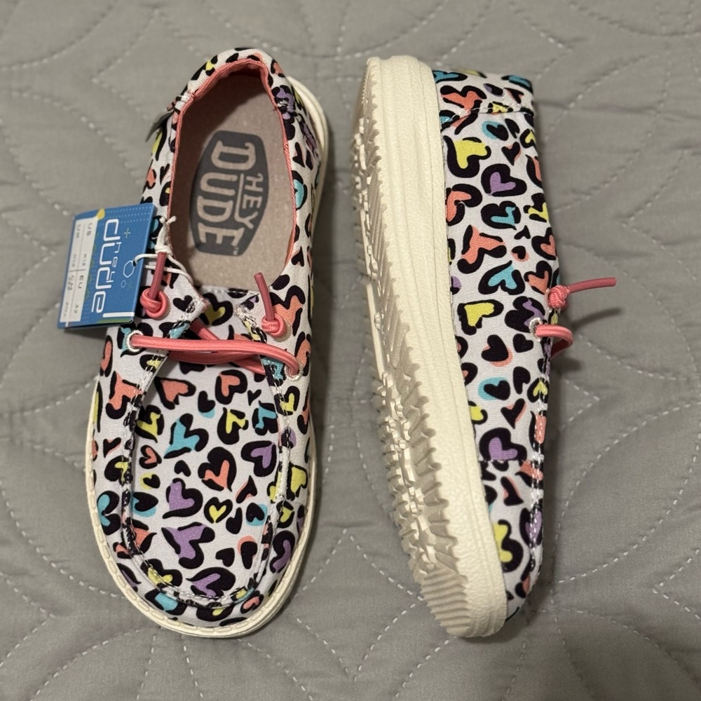 Hey Dude Wendy Youth leopard heart shoes girls size 1 colorful casual everyday - Picture 2 of 5